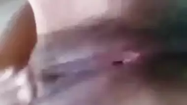 Desi gets naked and ineptly masturbates her XXX twat getting sex delight