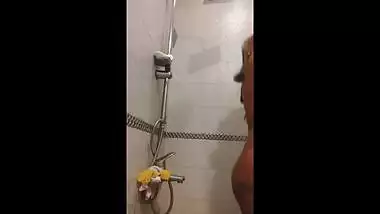 sexy tamil girl bathing video
