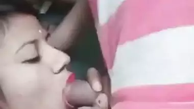 Newly married couple kissing and wife blowjob viral MMS