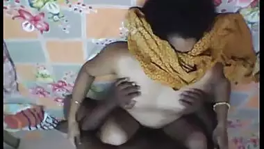 Desi mature aunty’s hardcore sex with lover