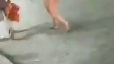 Indian nude MMS of a Kolkata slut walking naked on streets