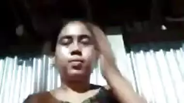 Unsatisfied slum wife fingering pussy for lover