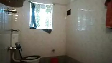 kerala student bath leaked