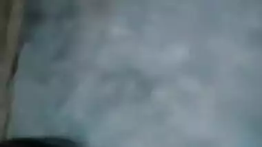 Bhabi ki chut me Bengan se pyas bujhati hue