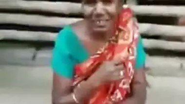 Desi XXX of an Indian auty dancing nude and exposing herself