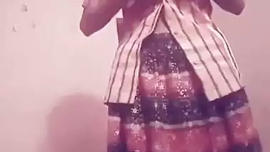Nude Kerala girl fingering pussy on chair