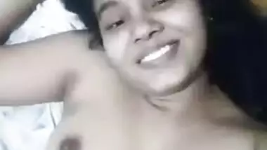 Cute Lankan girl topless nude selfie MMS