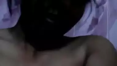 Desi Girl Showing Her Boobs