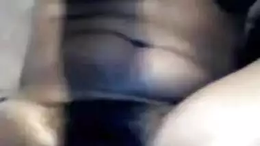 Mumbai chick Meenakshiâ€™s wet pussy on cam 