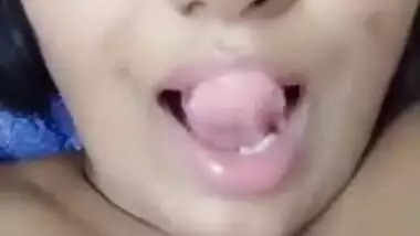 Naked Desi bombshell gently massages her XXX vagina in the bedroom