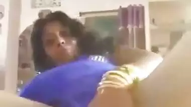Tamil aunty saree strip pussy fingering video