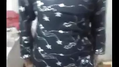 Desi sex videos of an amateur girl letting her uncle enjoy her sexy figure